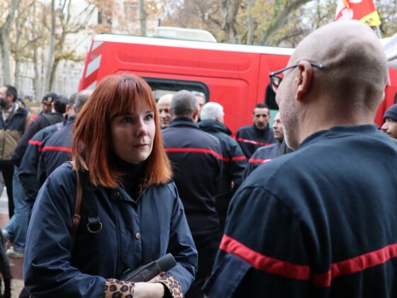 Aux côtés de nos pompiers grévistes devant la Métropole de Lyon